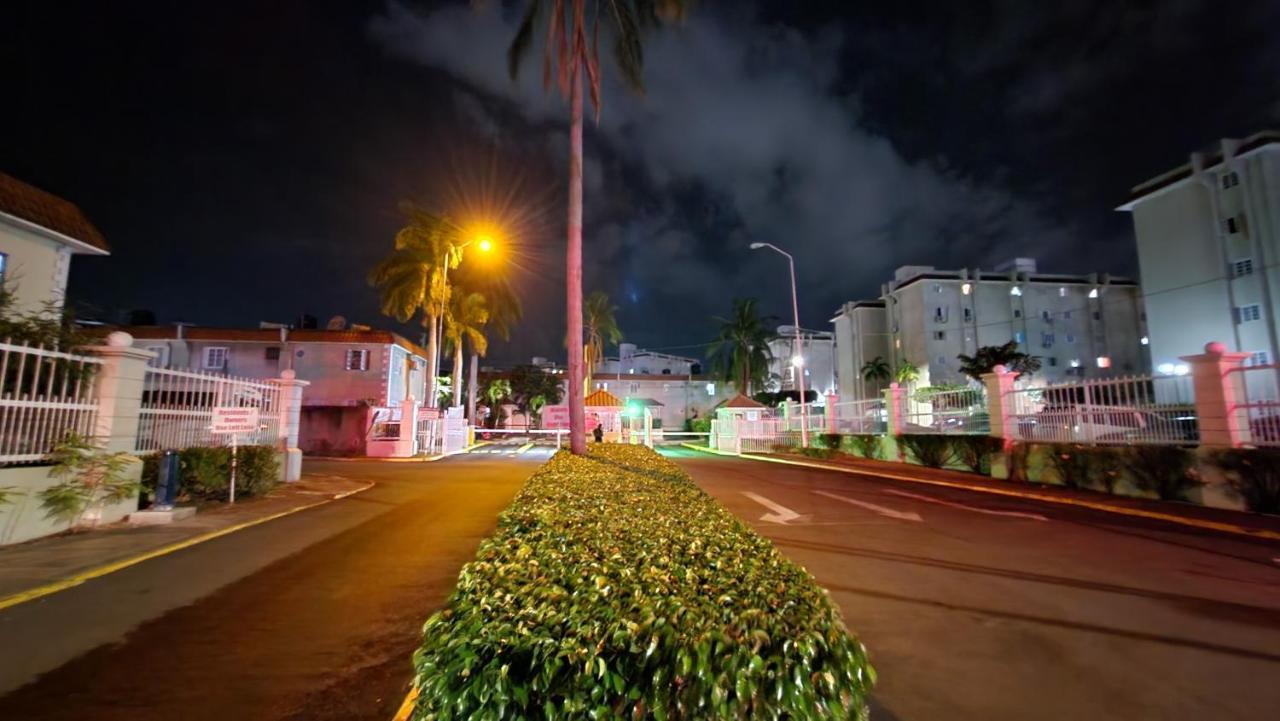 Oaklands Oasis Apartment Kingston Luaran gambar