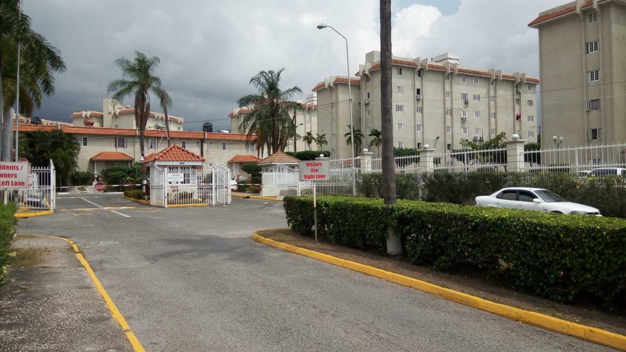 Oaklands Oasis Apartment Kingston Luaran gambar