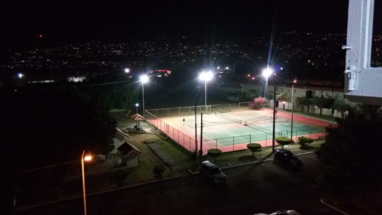 Oaklands Oasis Apartment Kingston Luaran gambar