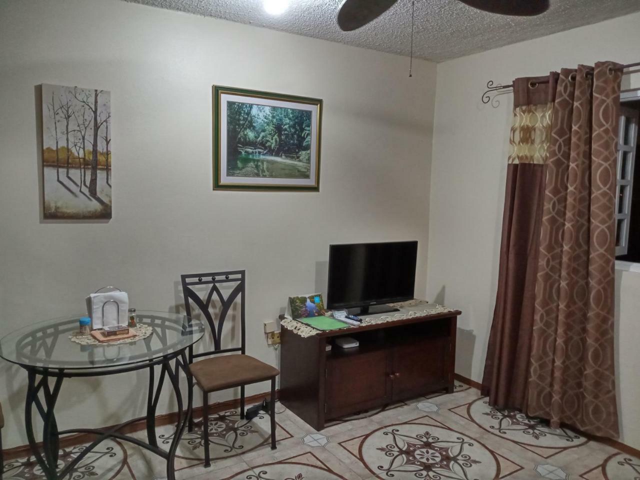Oaklands Oasis Apartment Kingston Luaran gambar