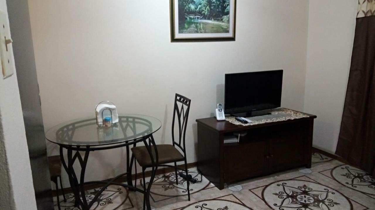 Oaklands Oasis Apartment Kingston Luaran gambar